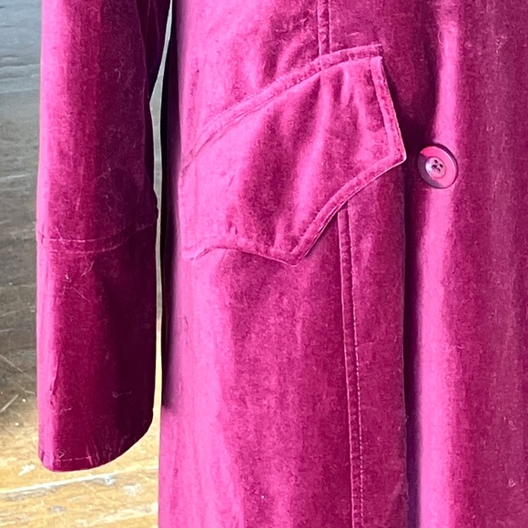 Burgundy velvet full length trenchcoat - Picture 7 of 13